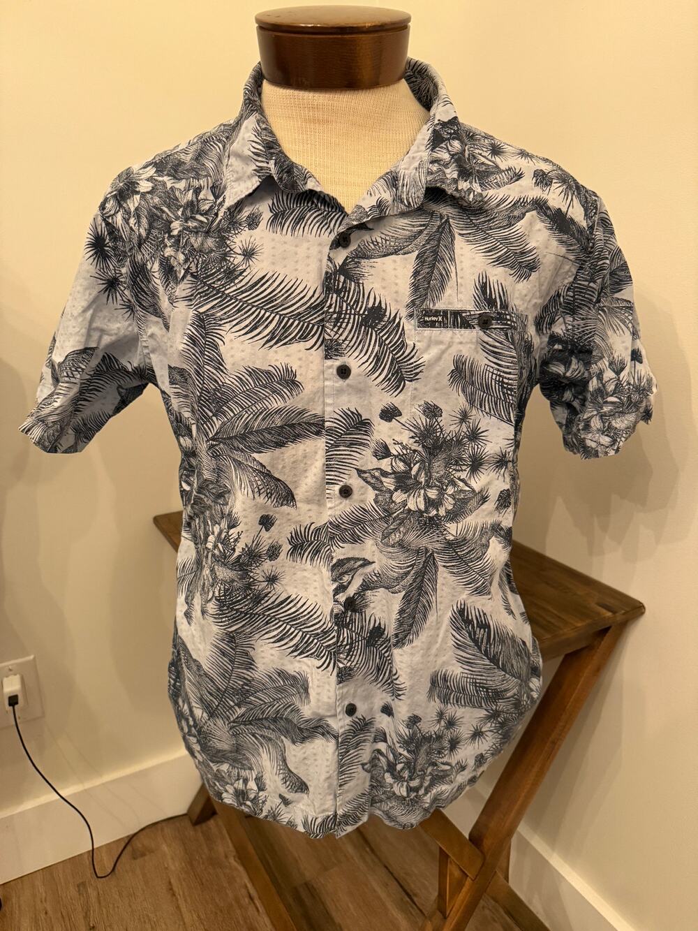 Hurley Men's Tropical Short Sleeve Button Down Size XL Palm Leaves